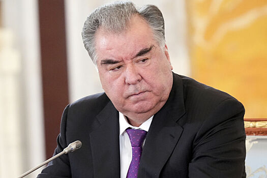 Президент Таджикистана отправился с официальным визитом в Москву