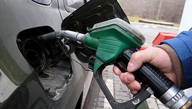Средняя цена на бензин в России превысила 42 рубля