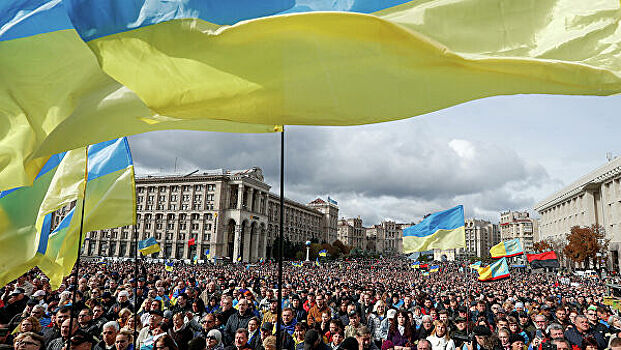 Украинцы вышли на пикет к посольству Польши