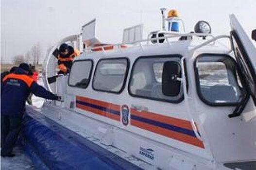 В Ульяновске спасатели достали троих подростков, увязших в глубоком снегу