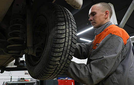 Автомобилистам Москвы рекомендуют поменять летнюю резину на зимнюю