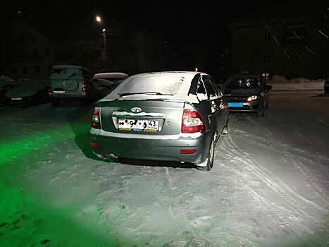         Пьяный бесправник на «Приоре» приехал в бар за добавкой, закупился алкоголем и продолжил свой алко-вояж       