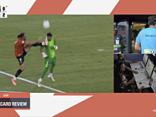 «Мальорка» в матче с «Барселоной» осталась вдевятером к концу 1-го тайма. Мурики получил красную за удар вратарю ногой в голову, у Морланеса две желтые – за споры и фол на Ямале