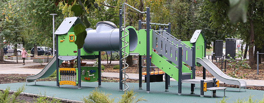 Юрий Шалабаев открыл общественное пространство на улице Усилова