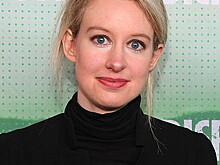 Глава скандального стартапа Theranos оштрафована на $500 000
