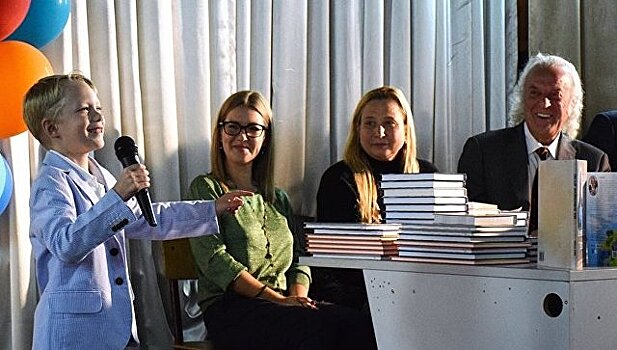 Дети из Ялты споют для Резника гимн Крымской весны, написанный сенатором