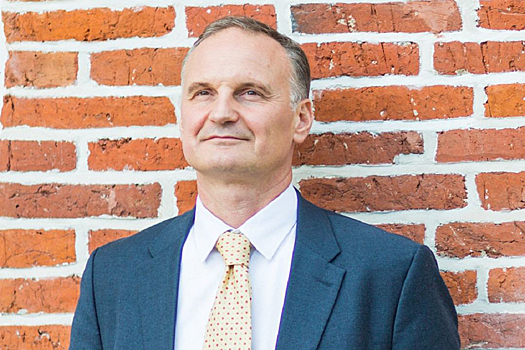 Российского профессора проверят после предложения бить невакцинированных