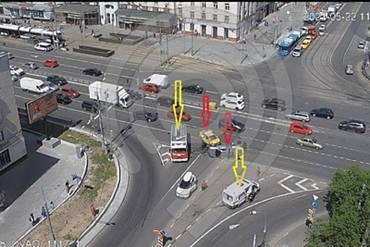 Два автомобиля столкнулись на шоссе Энтузиастов в Москве