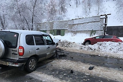 В Тобольске бесправник устроил ДТП