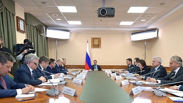 Под грифом «секретно». Медведев провел в Ханты-Мансийске закрытое совещание по НДД