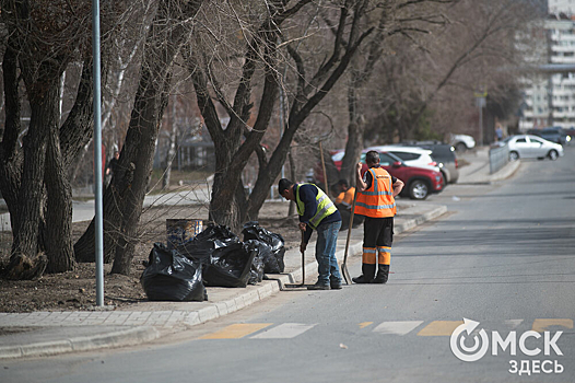 Омичи после праздничных мероприятий оставили на улицах города 5 тонн мусора