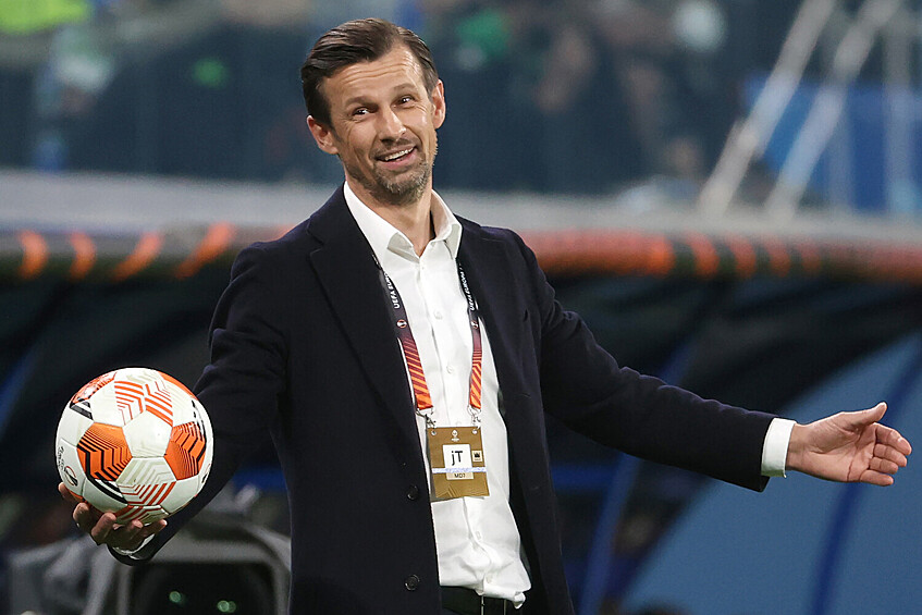 Главный тренер «Зенита» Сергей Семак во время встречи футбольных клубов «Зенит» (Россия, Санкт-Петербург) - «Бетис» (Севилья, Испания), 2022 год