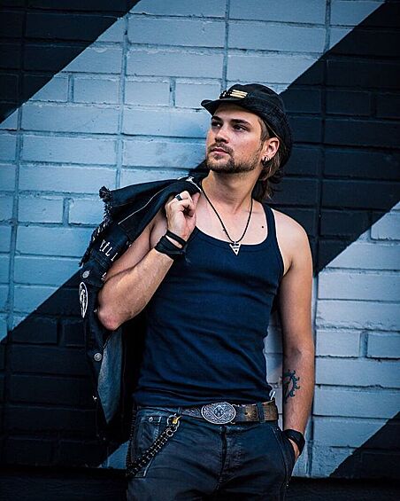 Сейчас Быстров особо не афиширует, что это именно он озвучивал Гарри Поттера.