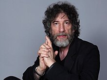 The Vulture: экс-няня сына Нила Геймана обвинила писателя в торговле людьми