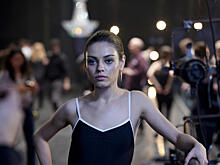 Не повторяйте это! Сон в корсете, массаж рубинами — пугающие бьюти-лайфхаки звезд