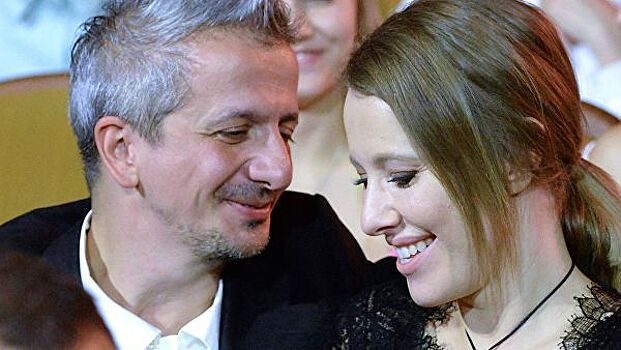 Собчак и Богомолов с «бывшими» и детьми замечены в посольстве Израиля