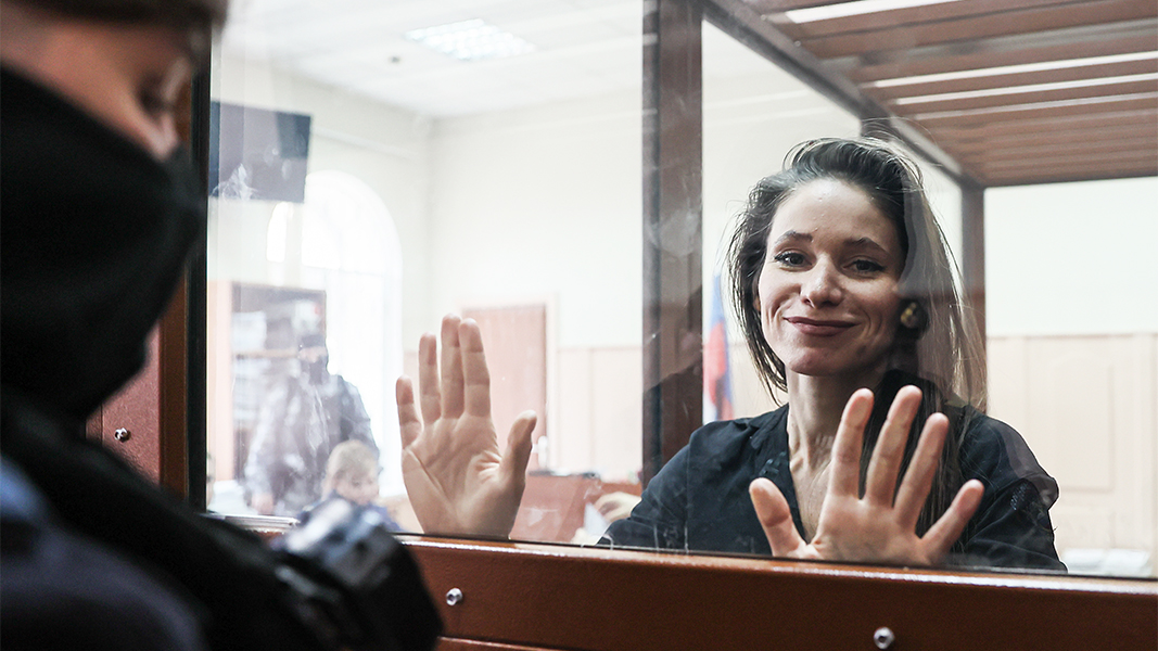 Суд арестовал журналистку Sota Vision Фаворскую по делу об экстремизме
