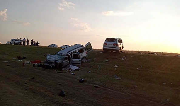 В Екатеринбурге похоронили погибших в ДТП под Волгоградом родителей 7 детей