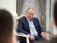 Путин поздравил женщин с 8 марта