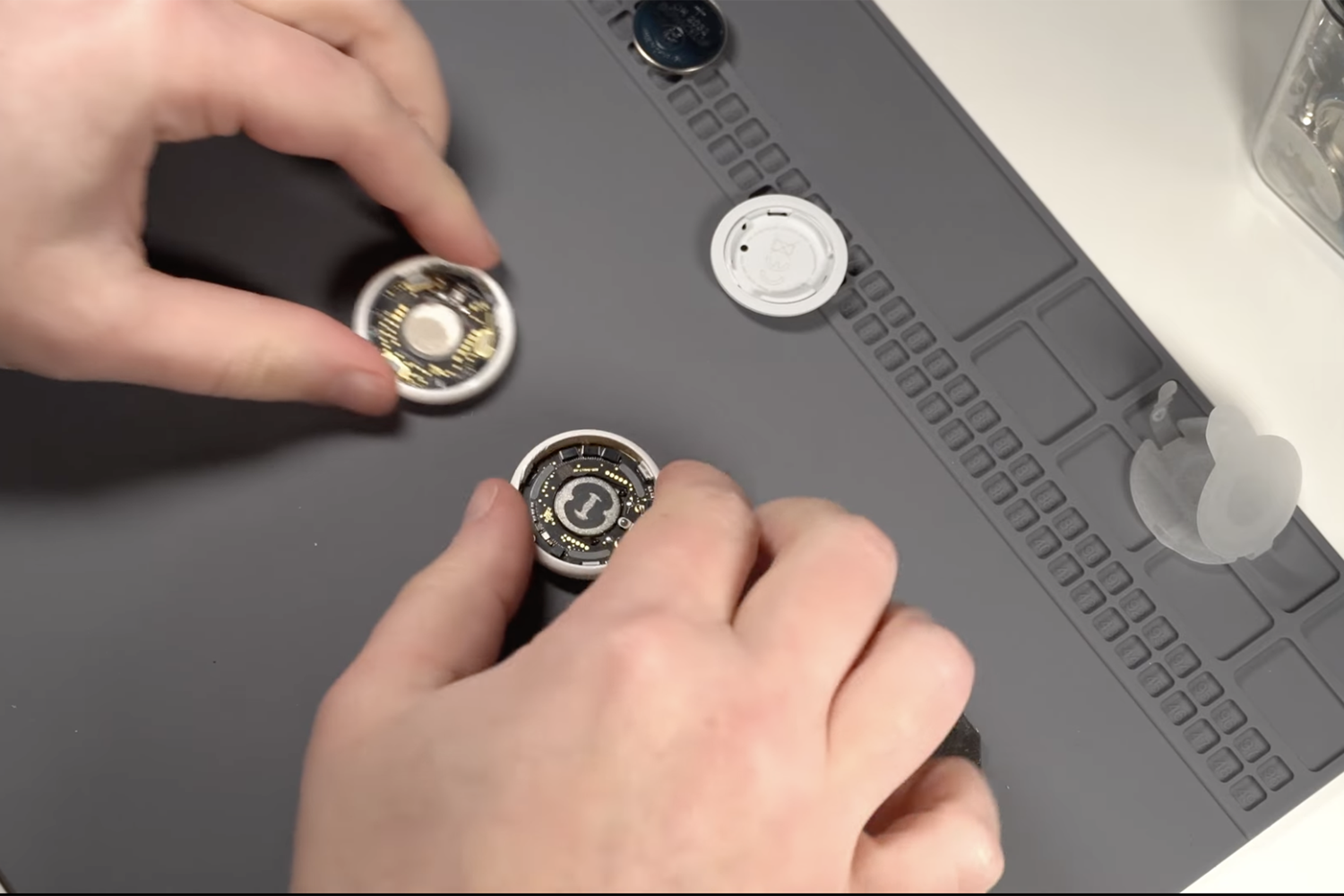 Блогер вскрыл новый гаджет Apple и обнаружил много изменений