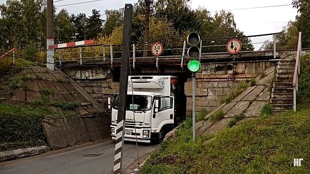 Грузовик закупорил въезд в Обнинск