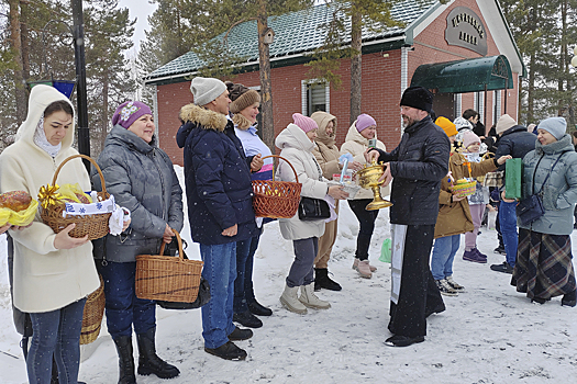 Православные ямальцы со всей Россией отмечают праздник Светлой Пасхи