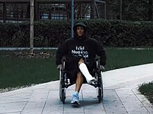 Певец Niletto перенес операцию после травмы ноги в Москве
