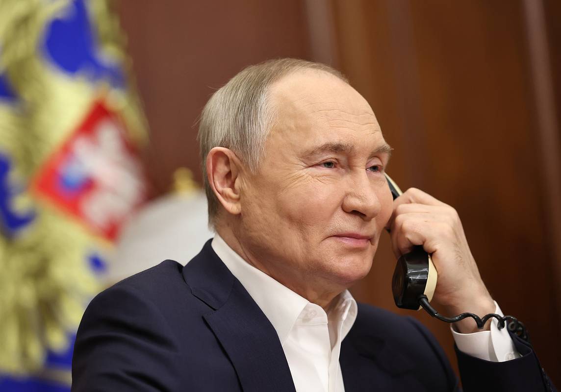 Путин и Токаев обсудили актуальные вопросы по телефону