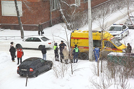 Шестнадцатилетняя девушка попала под автомобиль в Новокузнецке