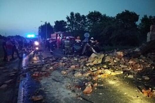 В Неманском районе водитель погиб при столкновении машины со зданием