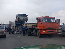 Часть метромоста перекрыли в Нижнем Новгороде из-за сломавшегося мусоровоза