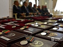 Рустам Минниханов наградил татарстанцев медалью "За доблестный труд"
