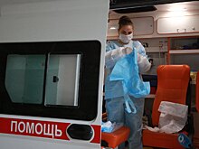 «На полу мы не спим»: сотрудники скорой о сне и зарплате за COVID-19