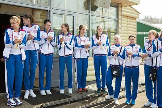Храм святого князя Димитрия Донского в Северном Бутове посетили девушки из сборной России по волейболу