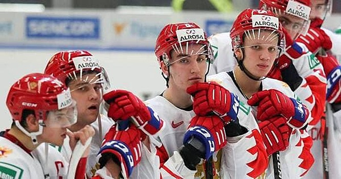 Пьяных российских хоккеистов сняли с рейса в Канаде