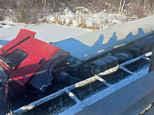 В Бурятии многотонная фура упала с моста