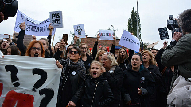 Протестующие анонсировали большой митинг в Варшаве