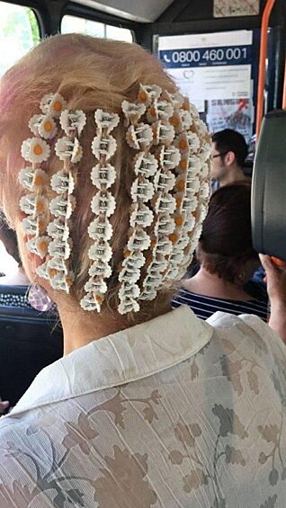 Заколок, как и бантиков, много не бывает.