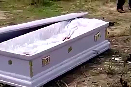 Ганские гробовщики забрали тело покойного в качестве залога за свои услуги