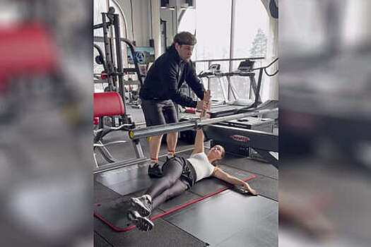 Актриса Агата Муцениеце в легинсах и топе снялась на тренировке