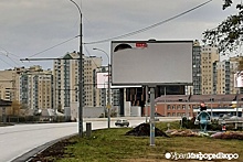 В Екатеринбурге с билбордов посрывали баннеры кандидатов в депутаты