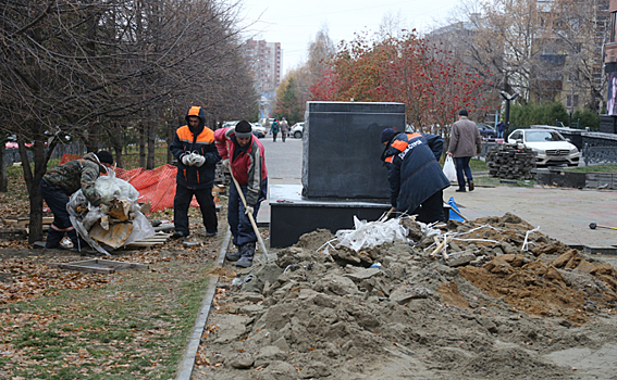 Памятник комсомольцам в центре города не понравился новосибирцам