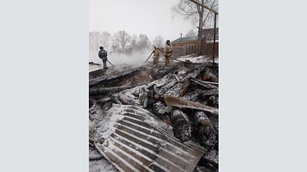 Следком проводит проверки по двум пожарам с погибшими в Кировской области