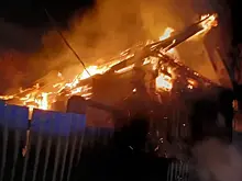 В Октябрьске полыхала заброшка