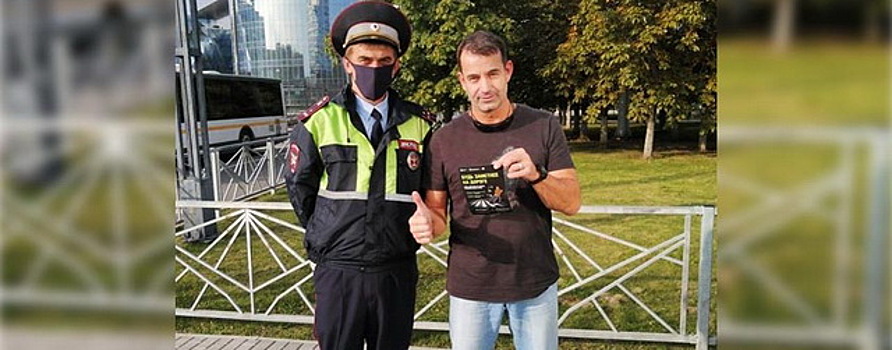 Актер Дмитрий Певцов присоединился к акции «Засветись!» в Красногорске