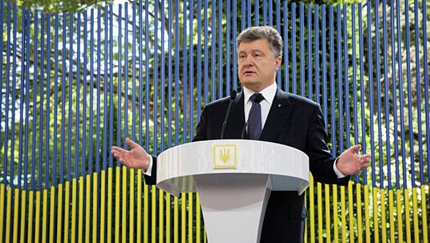 Порошенко объявил об окончании кризиса в стране