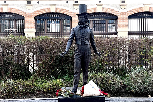 Захарова: Памятник Пушкину в Париже станет символом российского присутствия