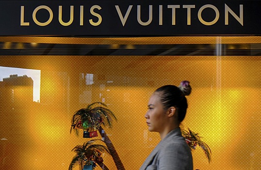 «Учите географию»: Louis Vuitton ответил на обвинения Киева в поддержке РФ