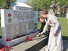 В Новосинеглазово депутаты поздравили ветеранов с Днем Победы