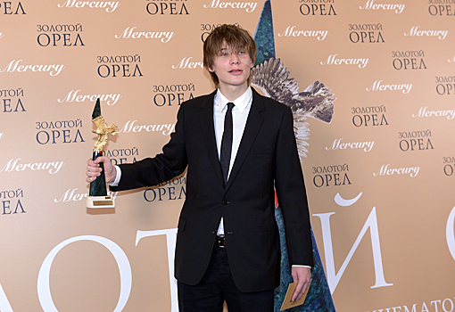 Не пошел по стопам родителей: чем занимается непубличный сын Высоцкой и Кончаловского